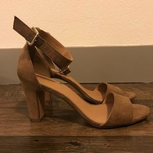 Kelly&Katie nude heeled sandals
